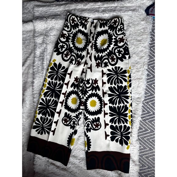 This is a pair of Zara Floral Patterned High Waisted Wide-Leg Cropped Culotte Pa - Picture 3 of 4